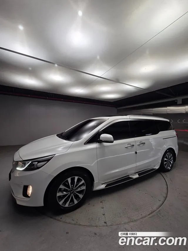 Kia Carnival 2014 thumb 11