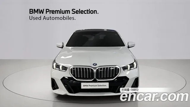 BMW 5-Series 2025 thumb 3