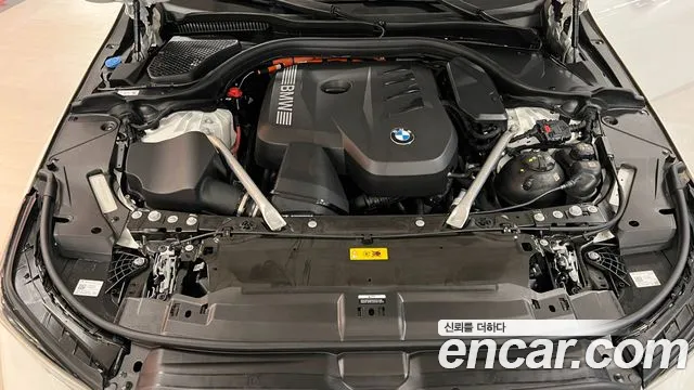 BMW 5-Series 2025 thumb 6