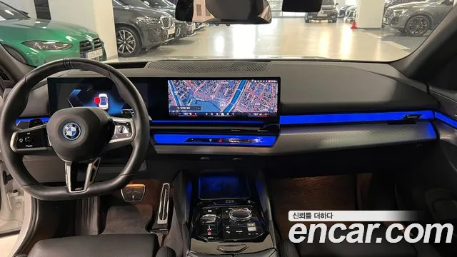 BMW 5-Series 2025 thumb 7