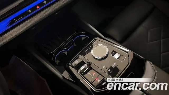 BMW 5-Series 2025 thumb 9