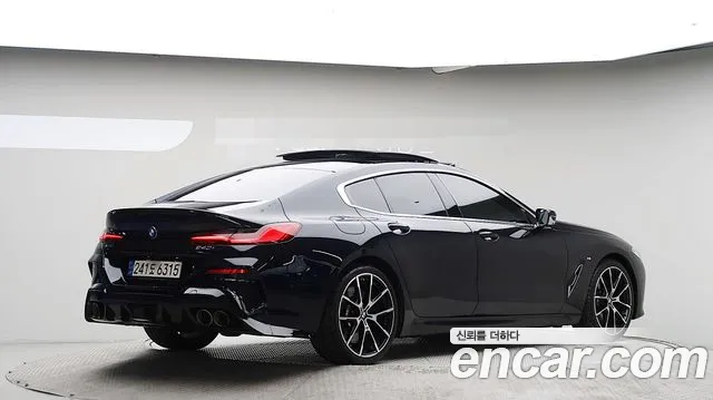 BMW 8-Series 2021 thumb 4
