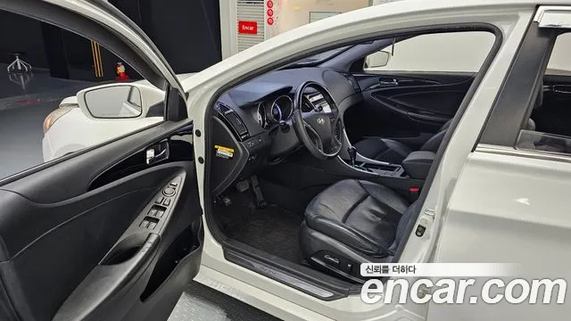 Hyundai Sonata 2011 thumb 10