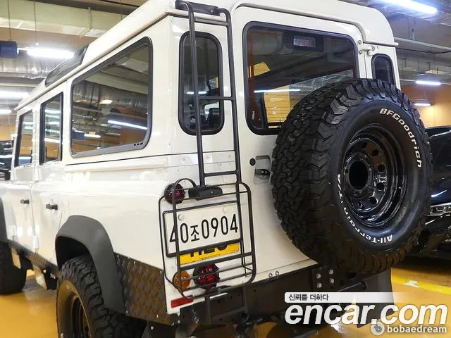 Land Rover Defender 2012 thumb 3