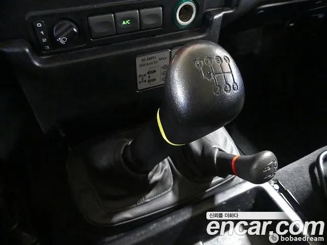 Land Rover Defender 2012 thumb 9