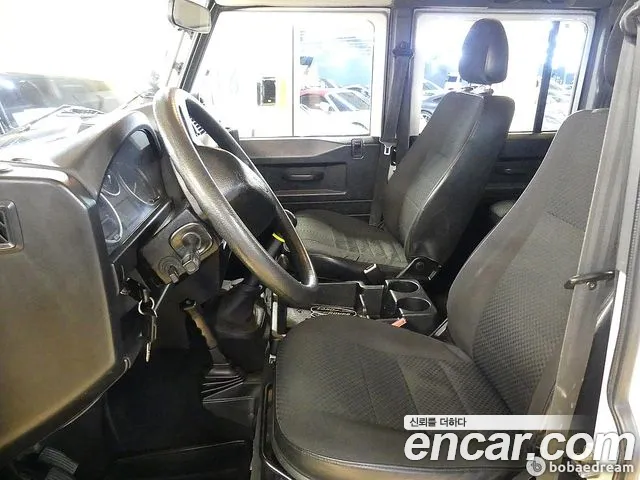 Land Rover Defender 2012 thumb 10