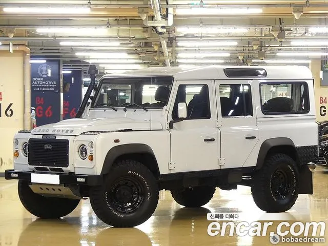 Land Rover Defender 2012 thumb 11