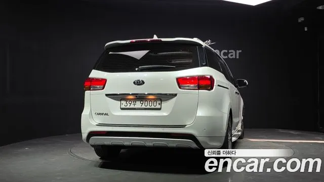Kia Carnival 2018 thumb 4