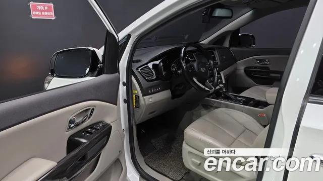 Kia Carnival 2018 thumb 10