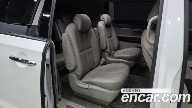 Kia Carnival 2018 thumb 12
