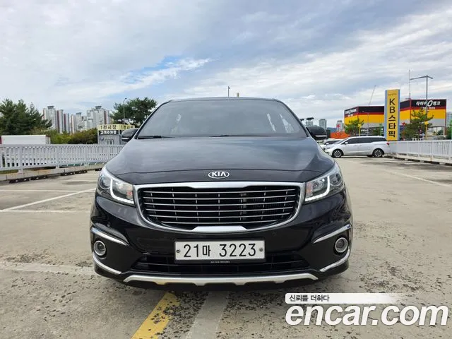Kia Carnival 2017 thumb 2