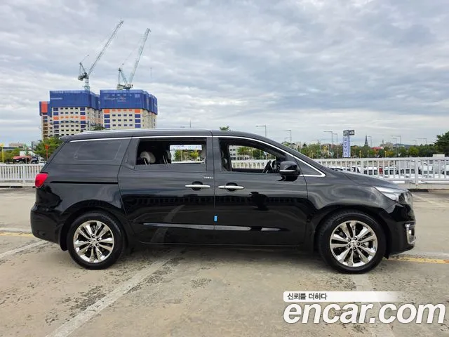 Kia Carnival 2017 thumb 4