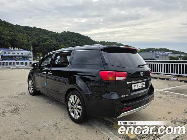 Kia Carnival 2017 thumb 6