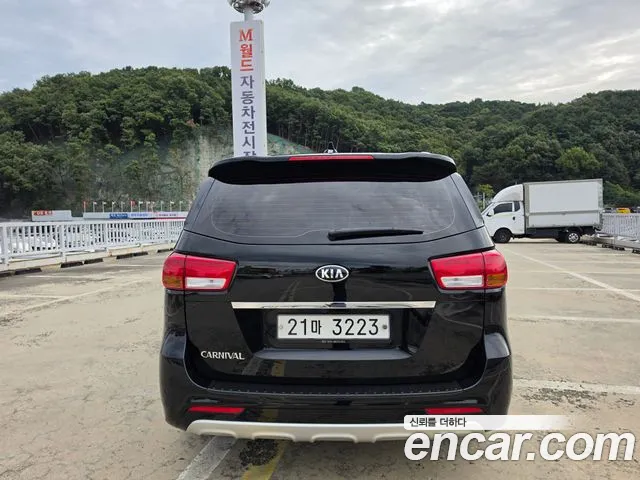 Kia Carnival 2017 thumb 7