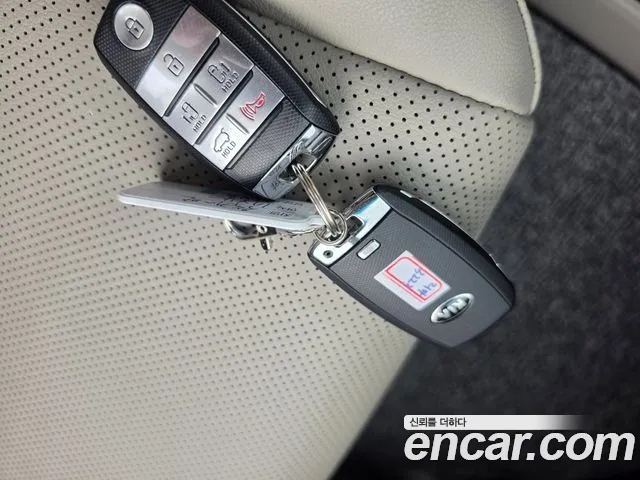 Kia Carnival 2017 thumb 10