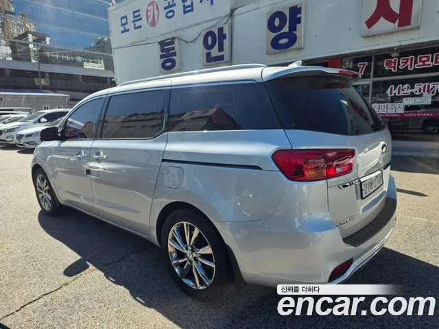 Kia Carnival 2018 thumb 5