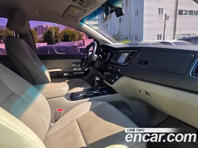 Kia Carnival 2018 thumb 9