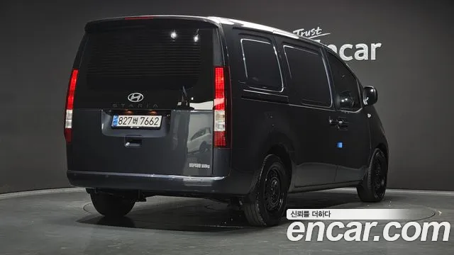 Hyundai Staria 2024 thumb 2