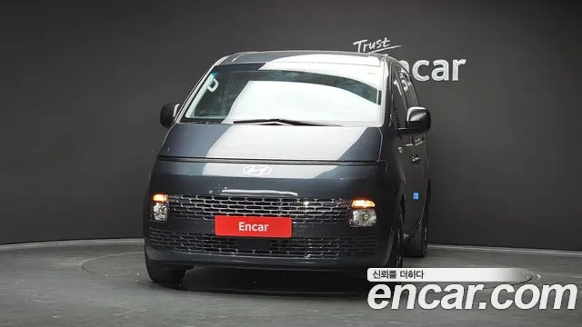Hyundai Staria 2024 thumb 3