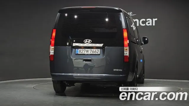 Hyundai Staria 2024 thumb 4