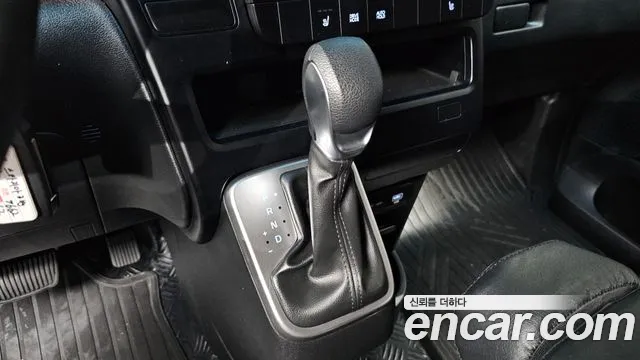 Hyundai Staria 2024 thumb 9