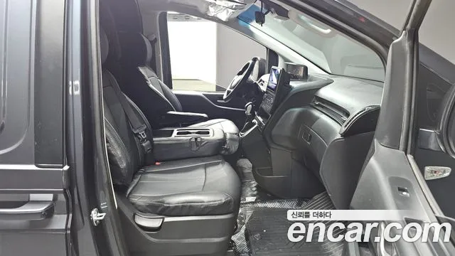 Hyundai Staria 2024 thumb 10