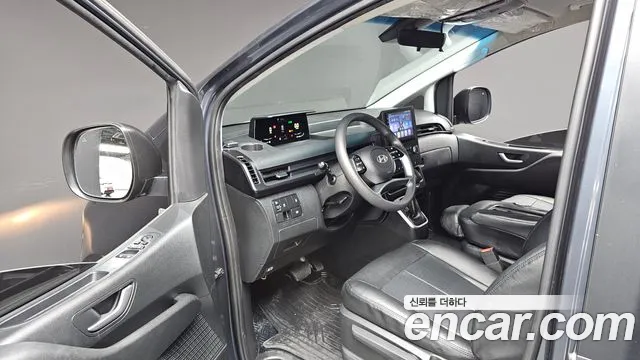 Hyundai Staria 2024 thumb 11