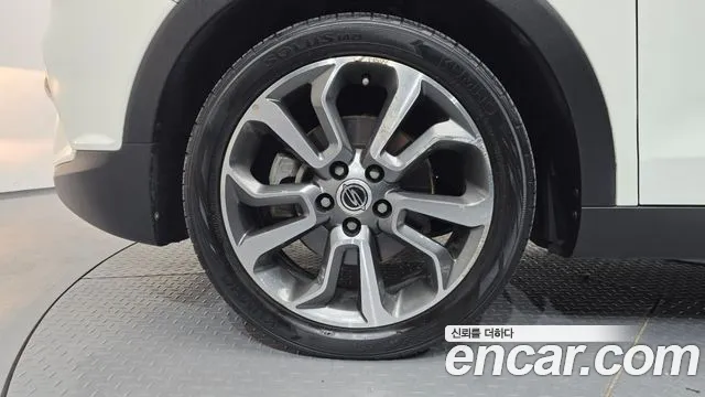 KG_Mobility_Ssangyong TIBOLI 2015 thumb 4