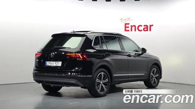 Volkswagen Tiguan 2020 thumb 2