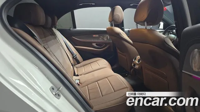 Mercedes-Benz E-Класс 2023 thumb 11