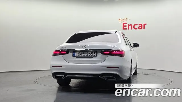 Mercedes-Benz E-Класс 2023 thumb 4