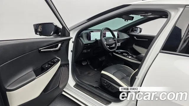 Kia EV6 2023 thumb 9