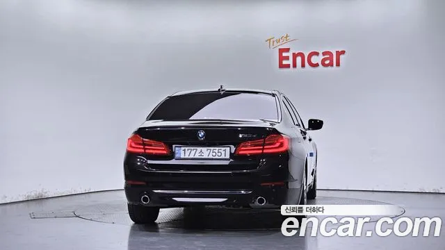 BMW 5-Series 2020 thumb 3