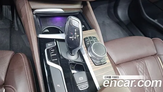 BMW 5-Series 2020 thumb 8