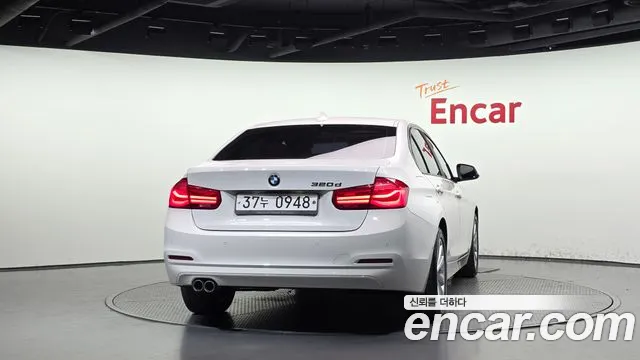 BMW 3-Series 2016 thumb 4