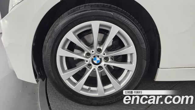 BMW 3-Series 2016 thumb 5
