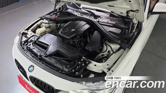 BMW 3-Series 2016 thumb 6