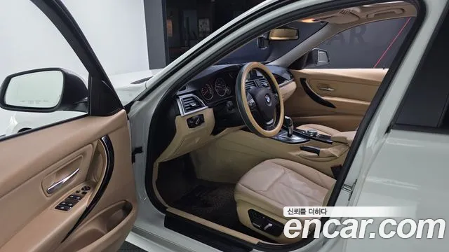 BMW 3-Series 2016 thumb 10