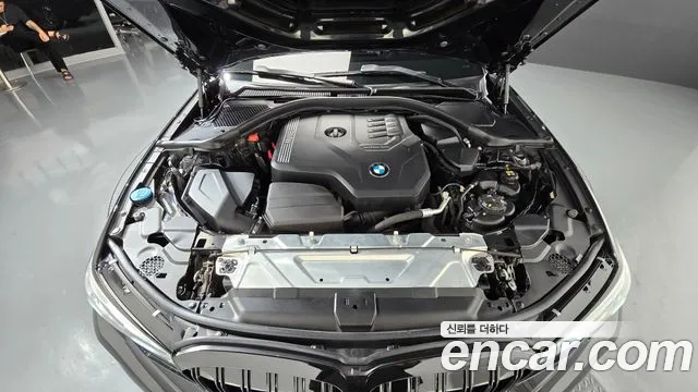 BMW 3-Series 2022 thumb 5