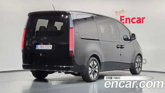Hyundai Staria 2021 thumb 2