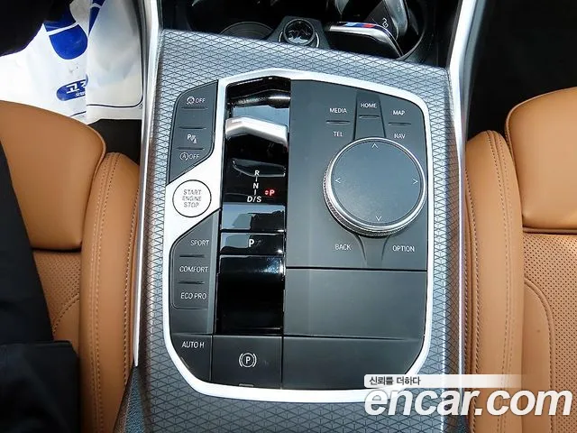 BMW 3-Series 2025 thumb 9