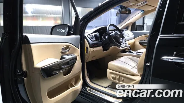 Kia Carnival 2019 thumb 10
