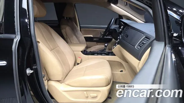 Kia Carnival 2019 thumb 11