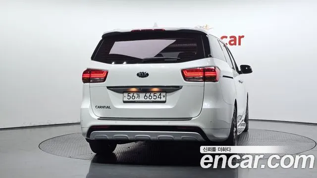 Kia Carnival 2015 thumb 3