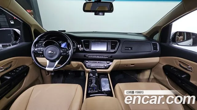 Kia Carnival 2015 thumb 6