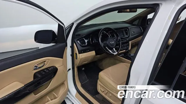Kia Carnival 2015 thumb 9