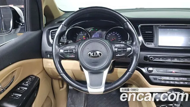 Kia Carnival 2015 thumb 12