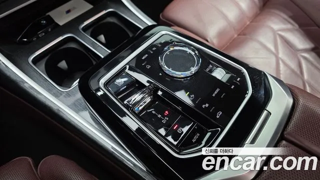 BMW 7-Series 2023 thumb 9