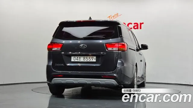 Kia Carnival 2017 thumb 4