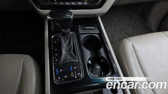 Kia Carnival 2017 thumb 9